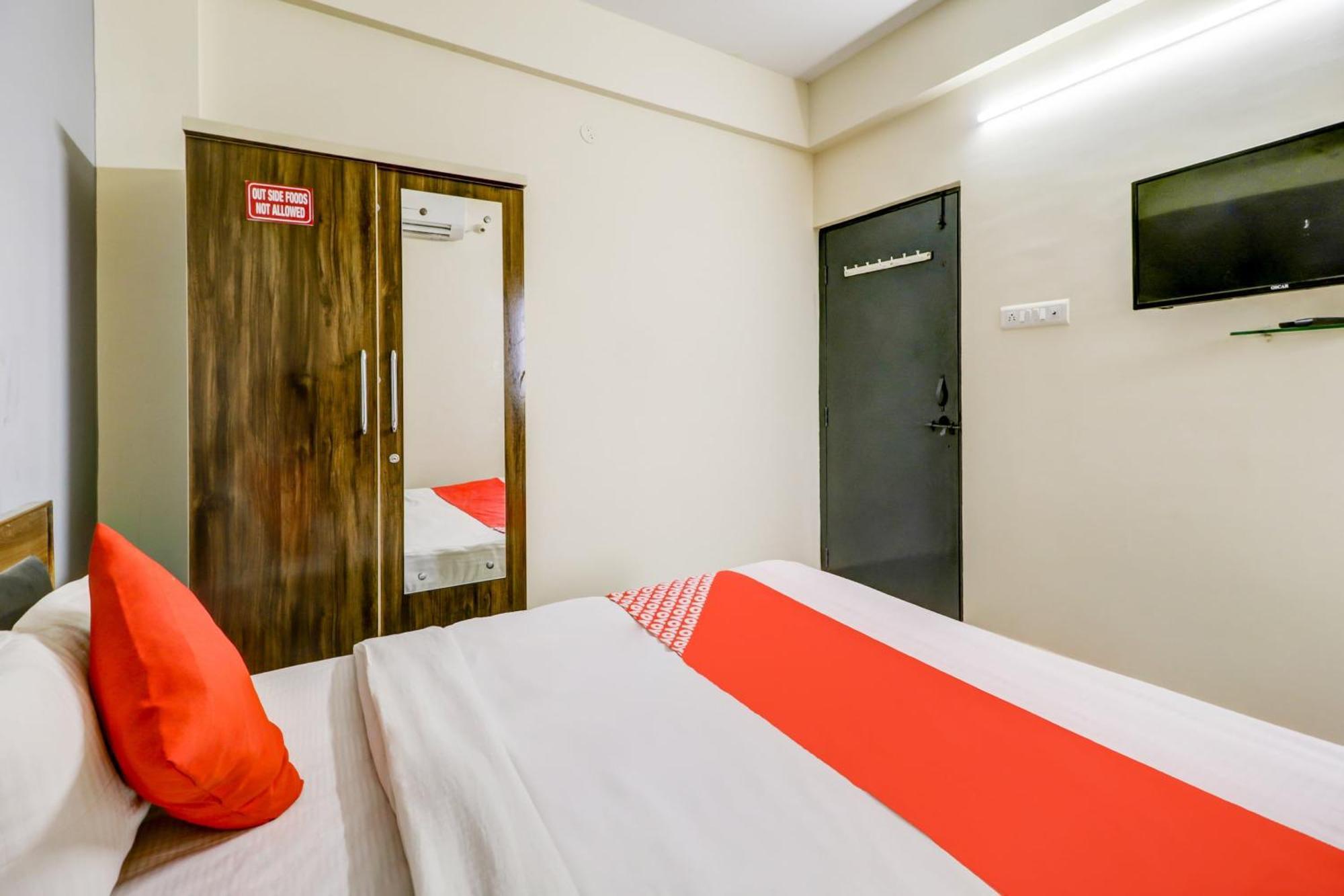Hotel O The Crown Inn Nagpur Buitenkant foto
