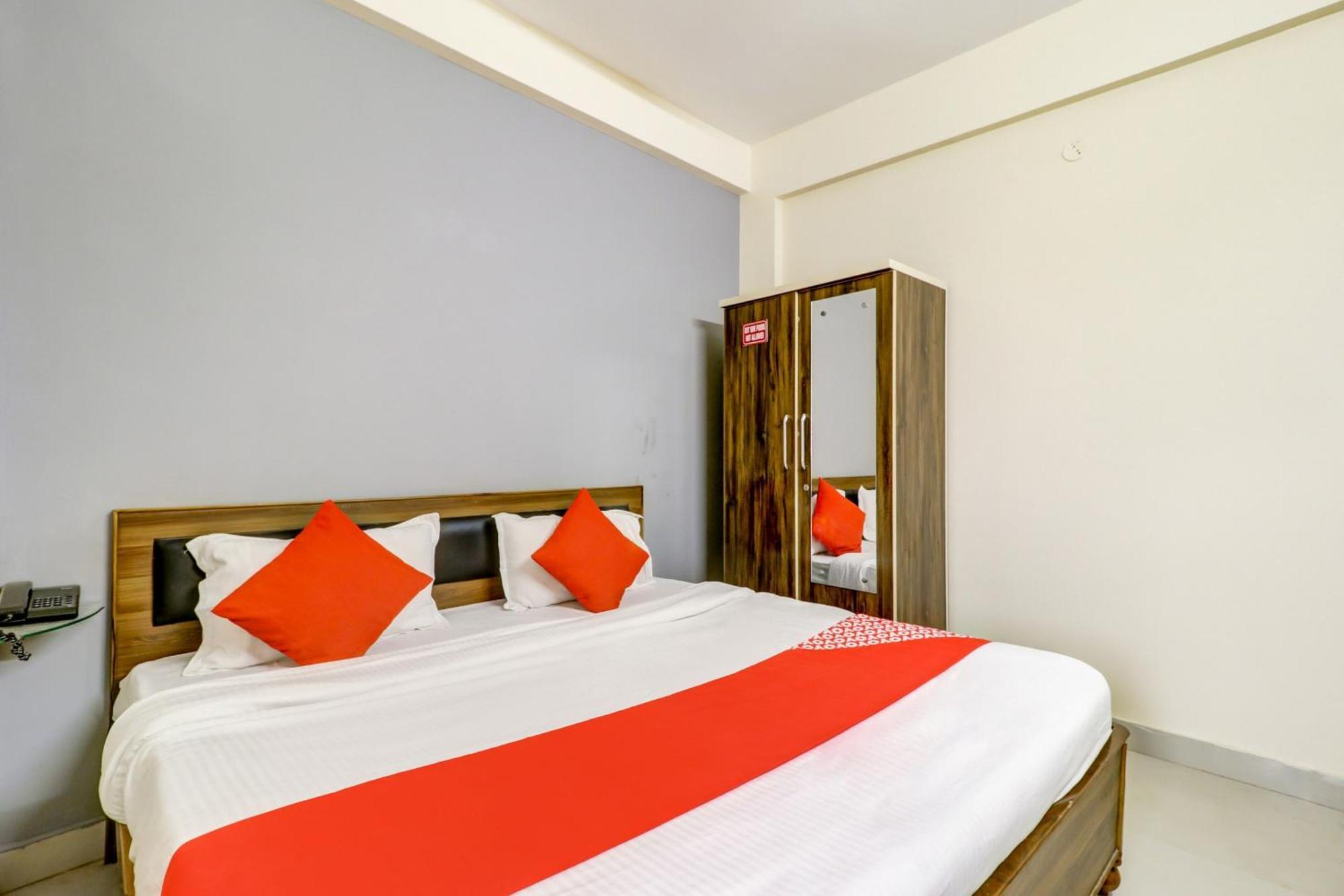 Hotel O The Crown Inn Nagpur Buitenkant foto